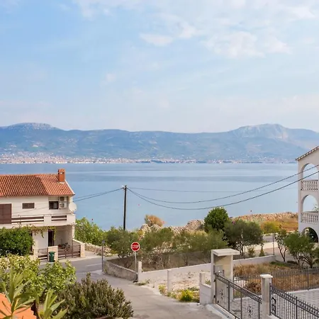 Slatine 13298e Apartman *