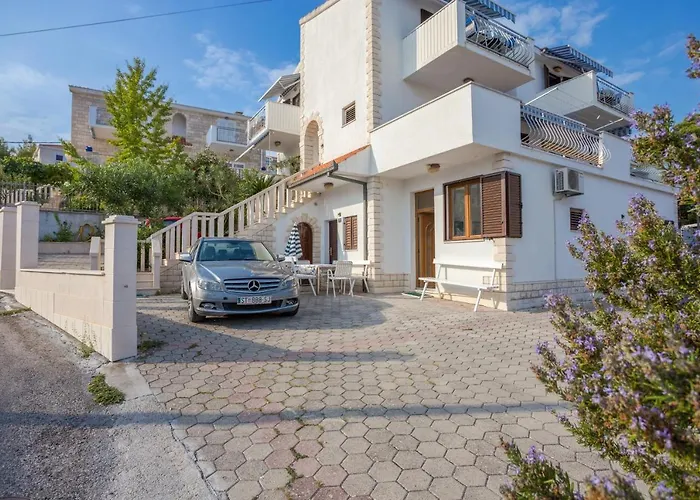 Slatine 13298e Апартаменти